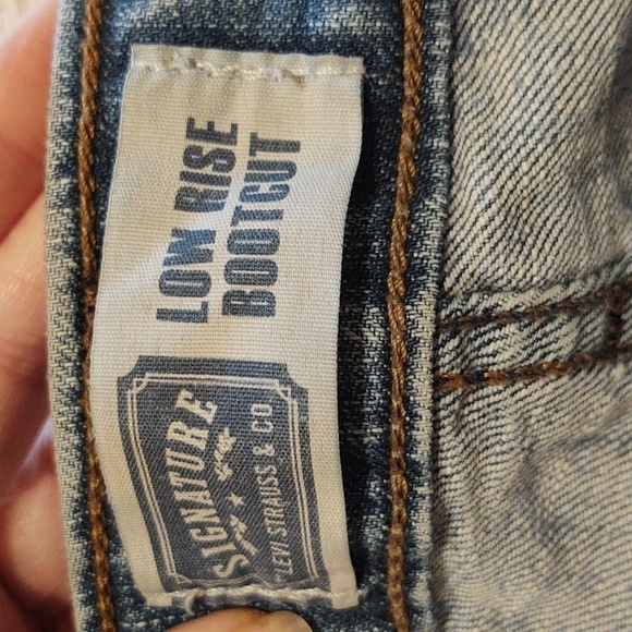 Signature by Levi Strauss Women's Low Rise Bootcut Jeans - Picture 6 of 7
